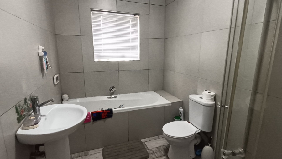 To Let  Bedroom Property for Rent in Pacaltsdorp Western Cape